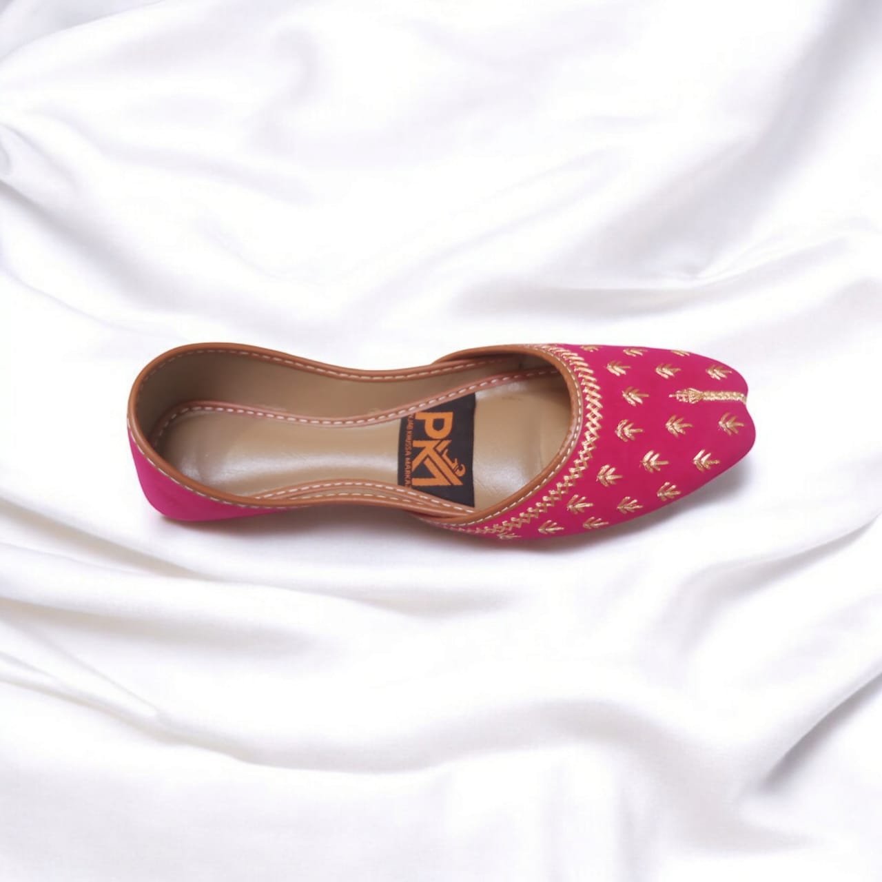 Red & Gold Embroidered Khussa – Handcrafted Bridal & Festive Wear Flats
