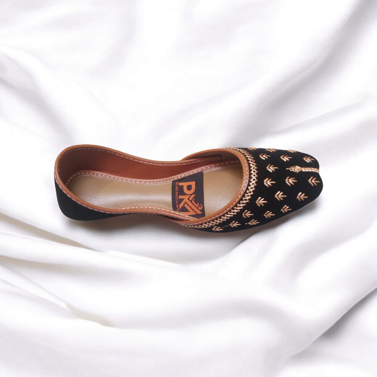 Elegant Black Handcrafted Punjabi Jutti with Golden Embroidery
