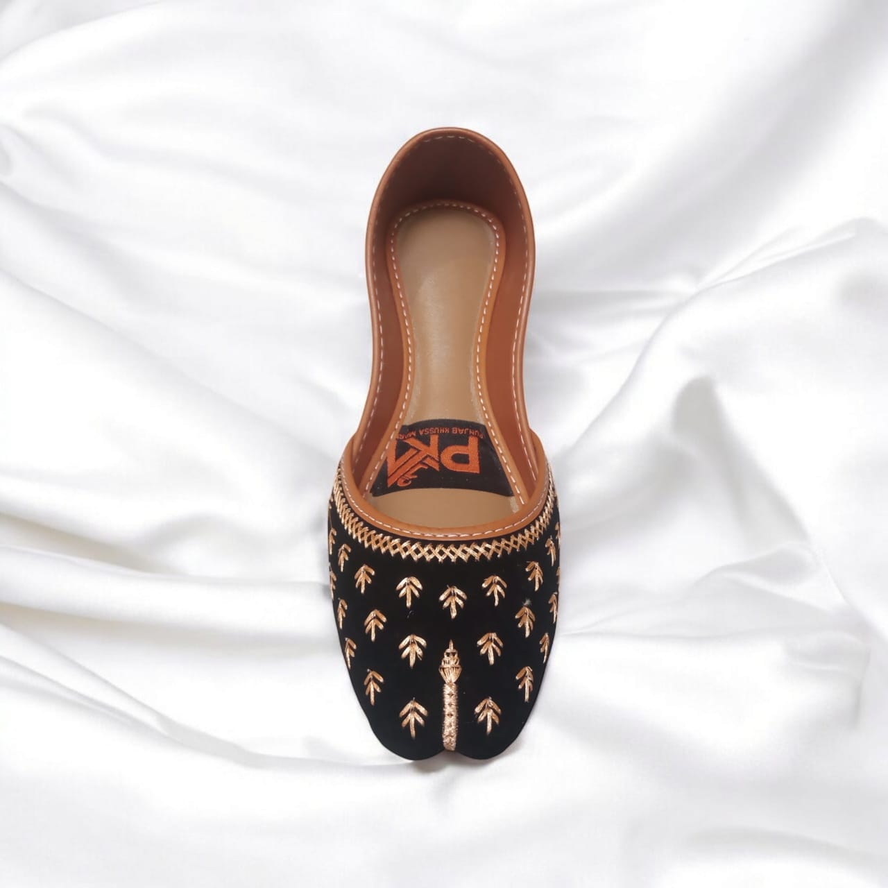 Elegant Black Handcrafted Punjabi Jutti with Golden Embroidery