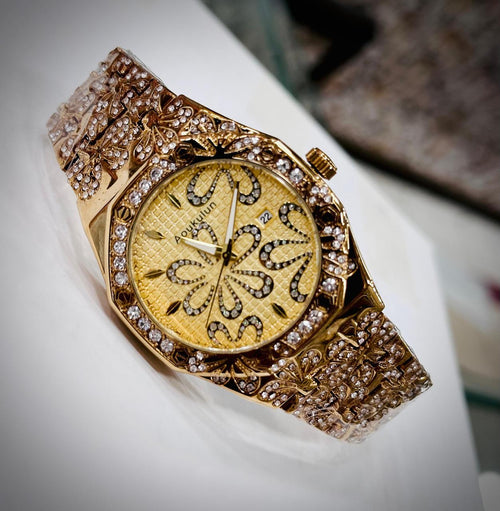 Luxury Golden Crystal Flower Dial Women’s Watch – Elegant Diamond-Studded Bracelet Design