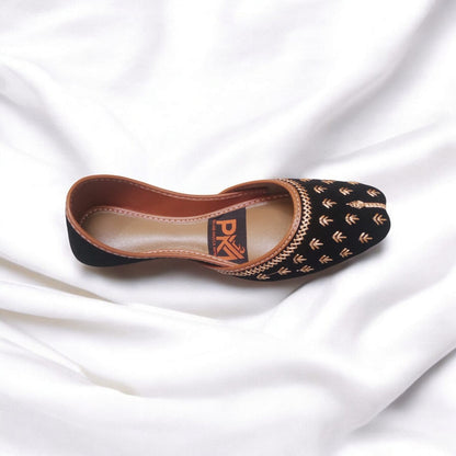 Elegant Black Handcrafted Punjabi Jutti with Golden Embroidery