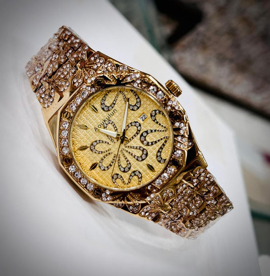 Luxury Golden Crystal Flower Dial Women’s Watch – Elegant Diamond-Studded Bracelet Design